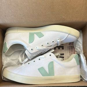 New in box Veja esplar canvas shoes matcha mint teal
